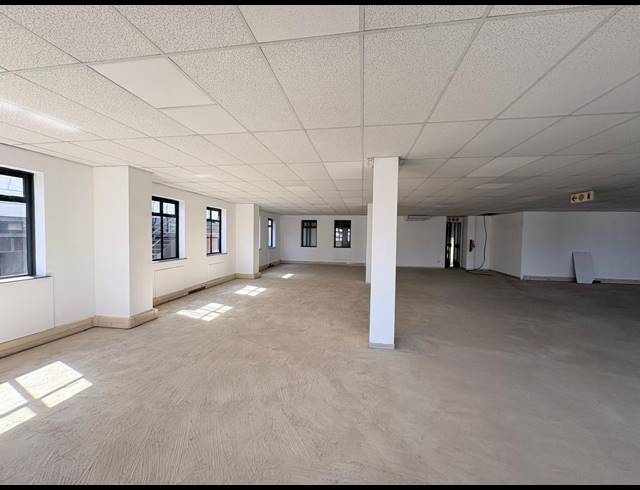 750M² OFFICE TO LET IN FOURWAYS